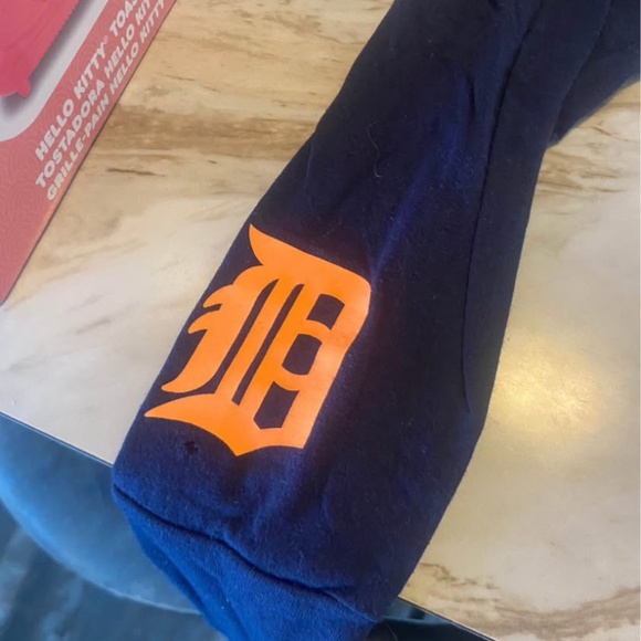 PINK - Picture 3 of 3